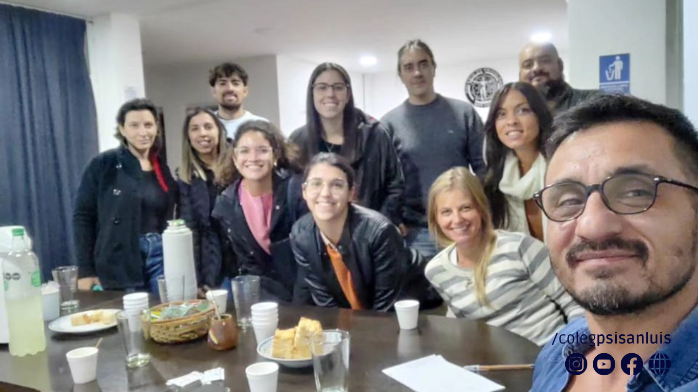 REUNIÓN CON JOVENES PROFESIONALES